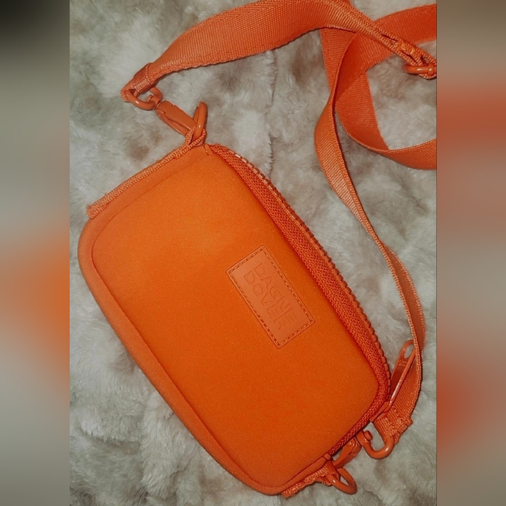 Dagne Dover Mara phone sling